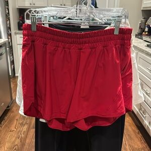 Women’s 12 Red Lululemon Track That 5” Lined Short Worn Twice Excellent